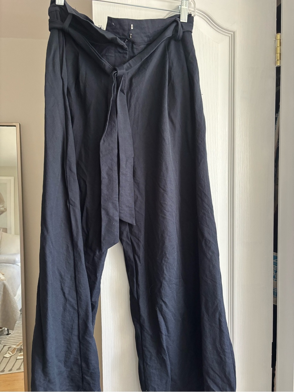 Navy wide leg pant- light weight fabric.